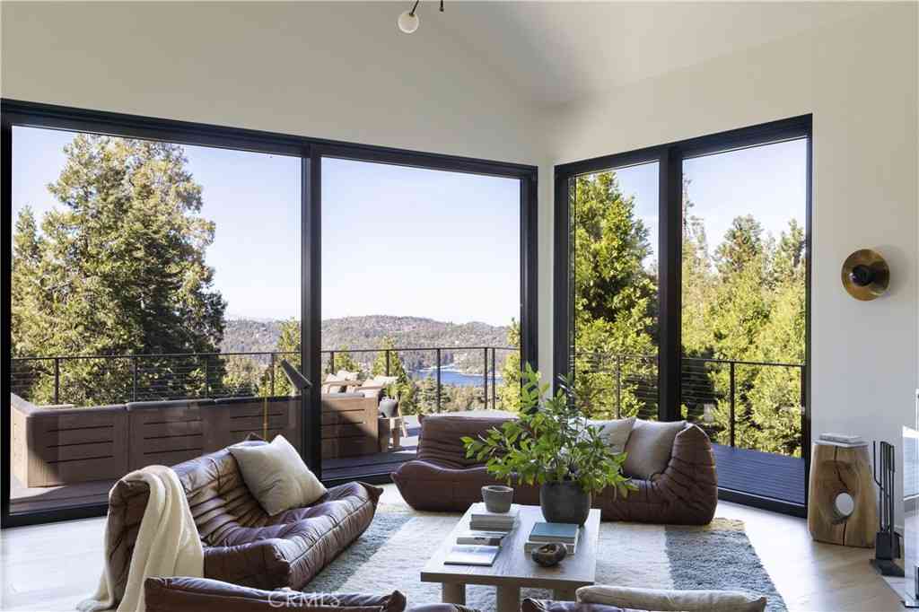Homes For Sale - 654 S Cumberland<br/> Lake Arrowhead, CA 92352