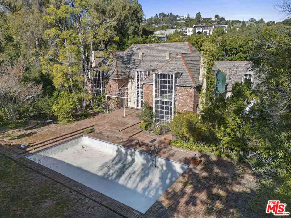 Homes For Sale - 501 St Cloud Road<br/> Los Angeles, CA 90077