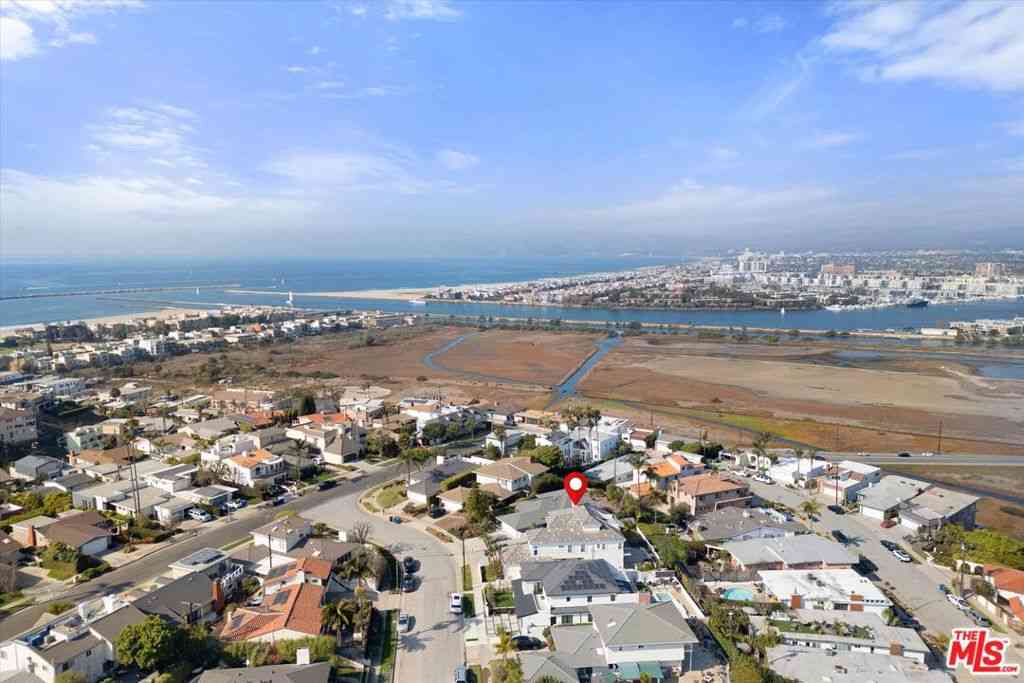 Homes For Sale - 8261 Rees Street<br/> Playa Del Rey, CA 90293