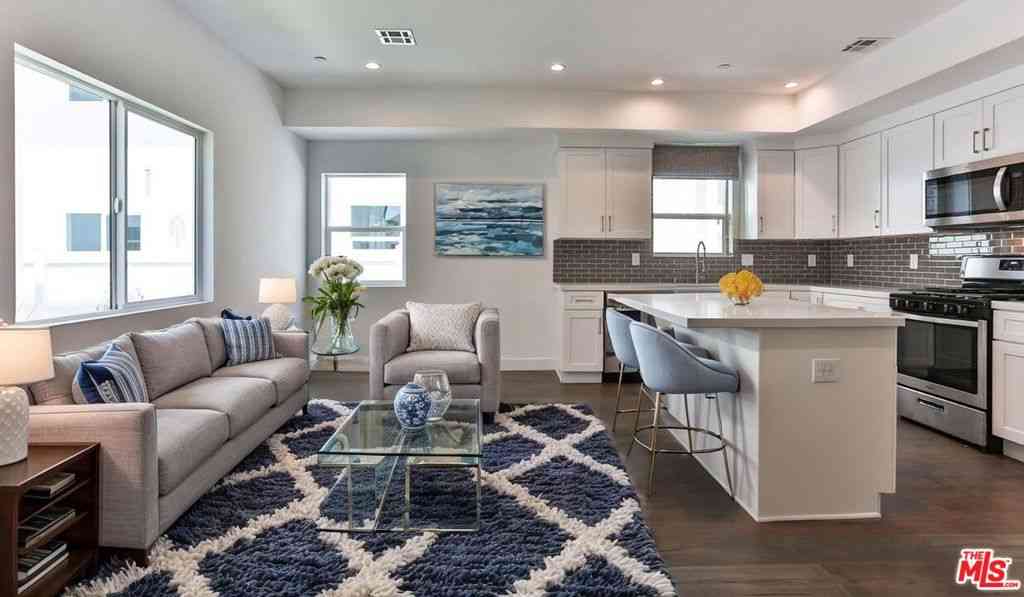 Condo For Rent - 3946 S. Budlong Avenue #1/2<br/> Los Angeles, CA 90037
