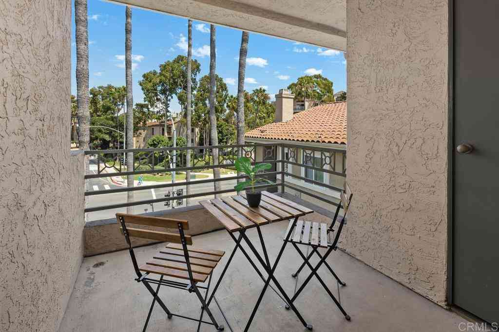 Condo For Sale - 7565 Charmant Dr #512<br/> San Diego, CA 92122