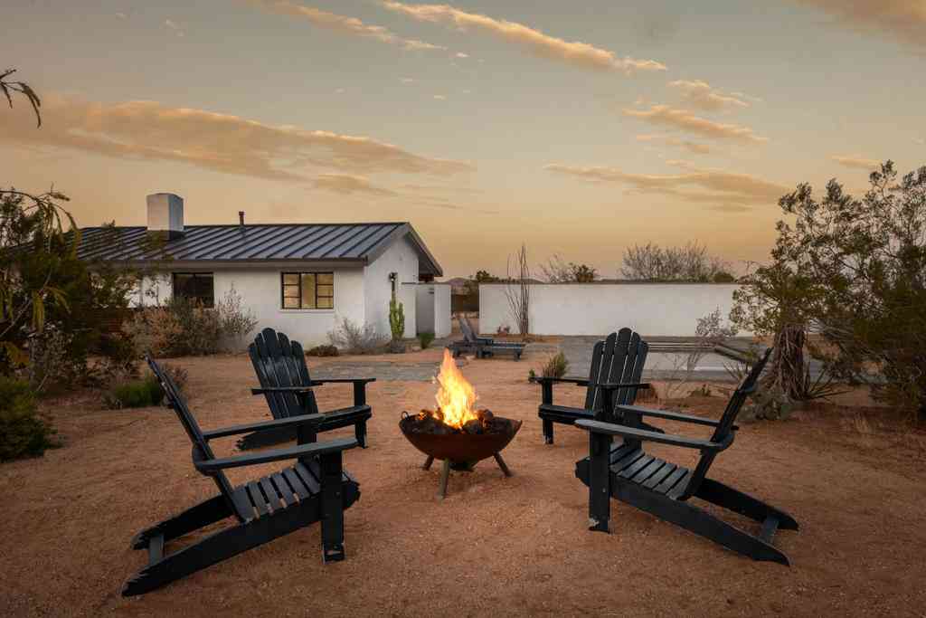 Homes For Sale - 1564 Hilton Avenue<br/> Yucca Valley, CA 92284