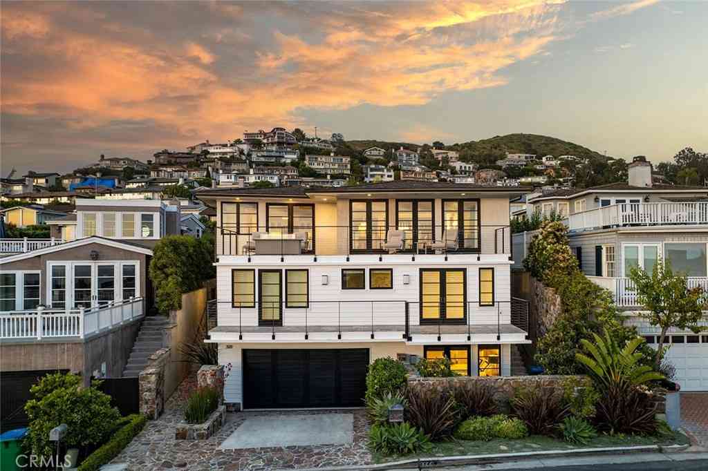 Homes For Rent - 322 Emerald Bay<br/> Laguna Beach, CA 92651