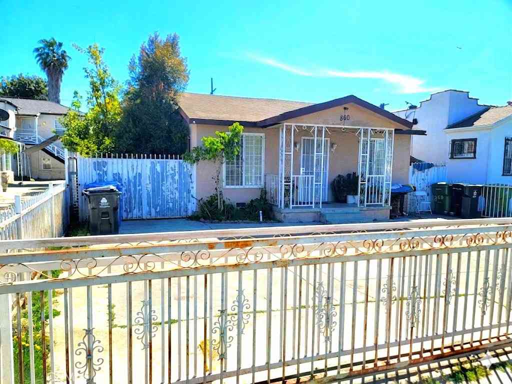 Multifamily For Sale - 860 W 73rd St.<br/> Los Angeles County, Los Angeles, CA 90044
