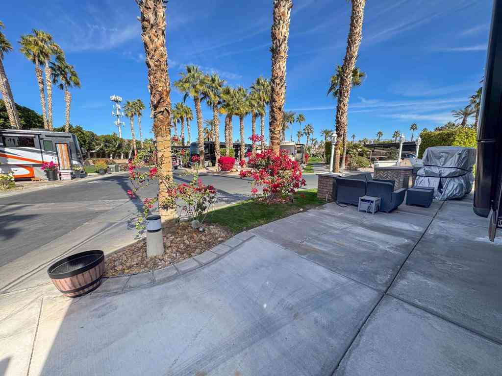 Mobile Home For Sale - 80394 Avenue 48 #157<br/> Indio, CA 92201