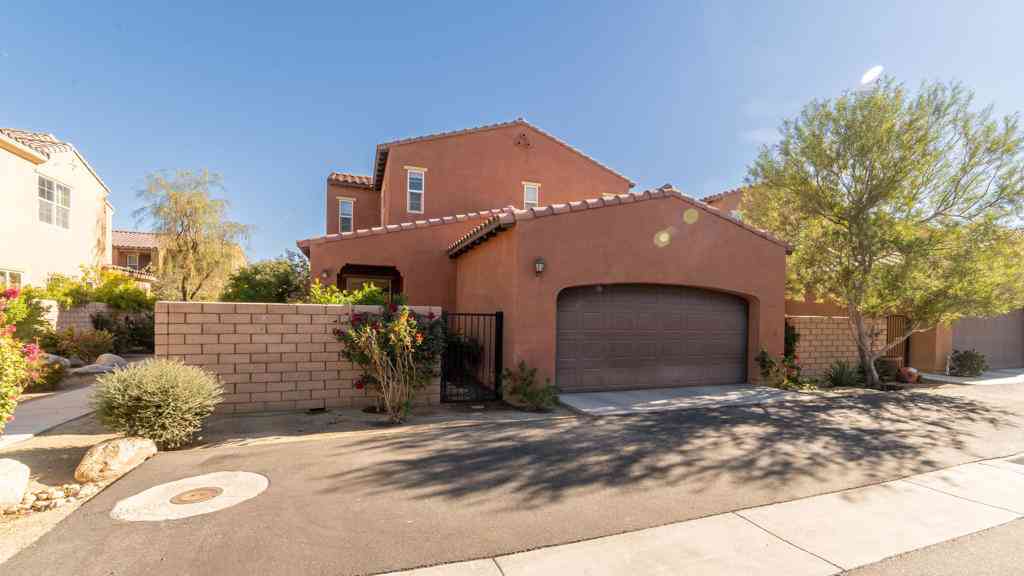 Condo For Sale - 570 Calle Vibrante<br/> Palm Desert, CA 92211