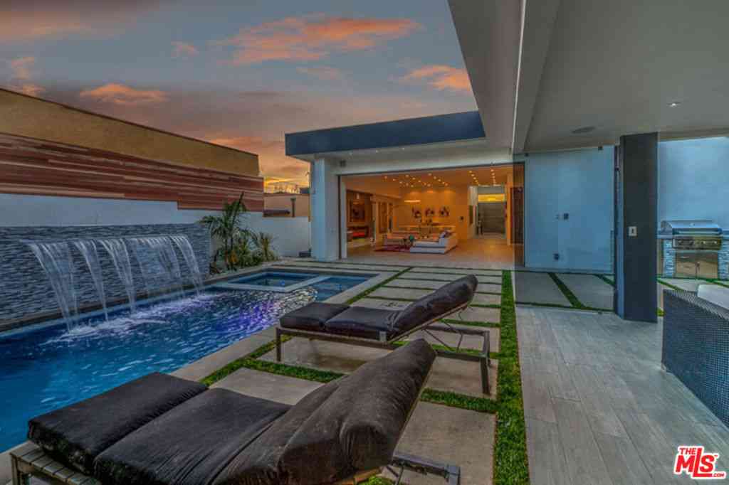 Homes For Rent - 658 N Edinburgh Avenue<br/> Los Angeles, CA 90048