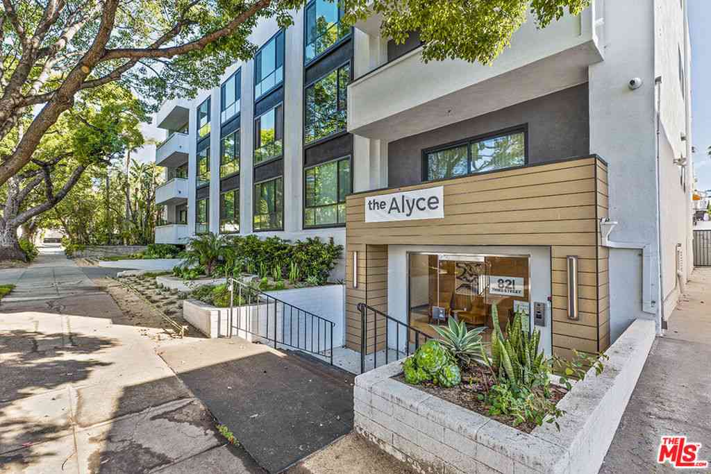 Condo For Rent - 821 3rd St #209<br/> Los Angeles, CA 90403
