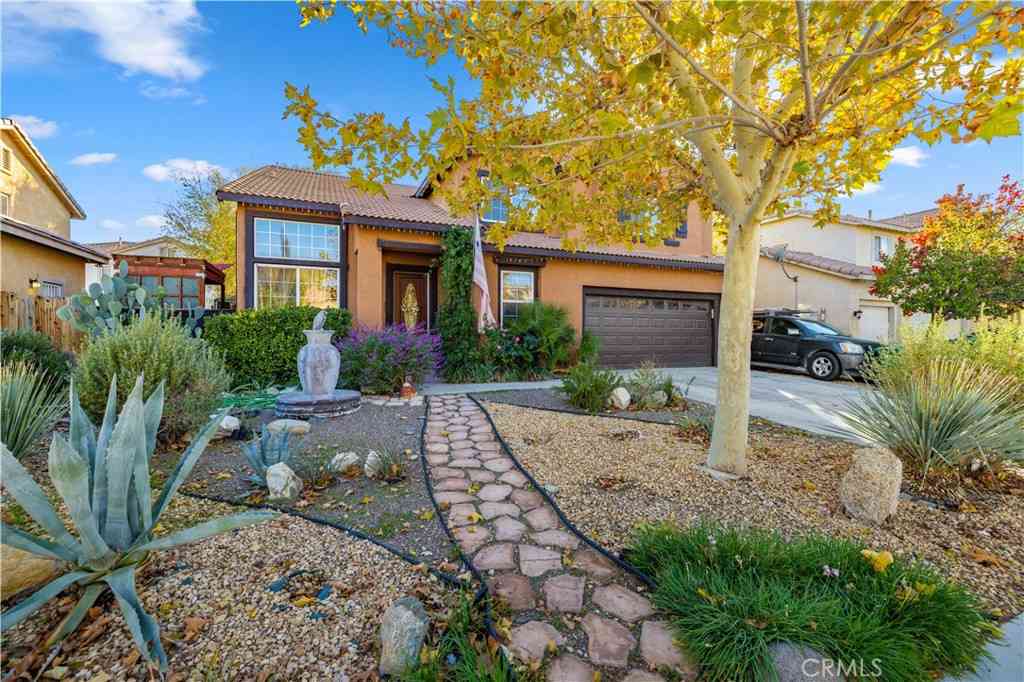 Homes For Sale - 3734 Las Palmas<br/> Palmdale, CA 93550