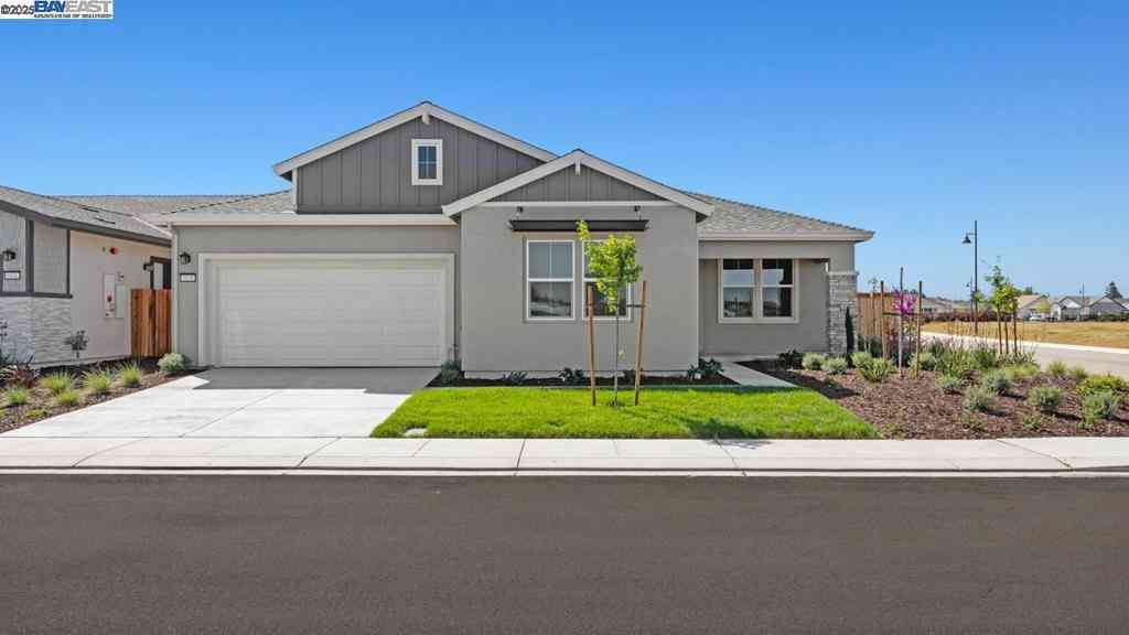 Homes For Sale - 1368 Crescent Avenue<br/> San Joaquin County, Manteca, CA 95336