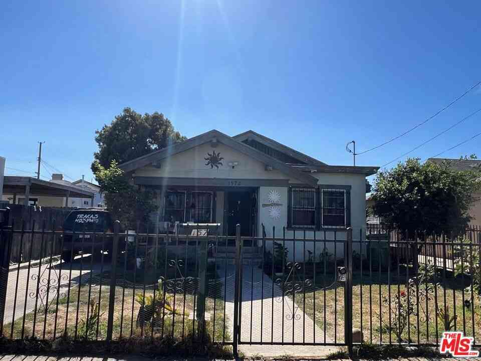 Homes For Sale - 1572 W 37th Place<br/> Los Angeles, CA 90018