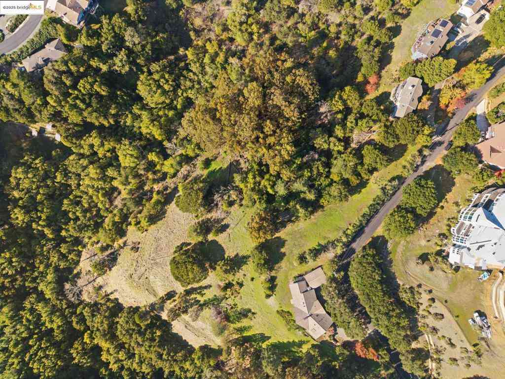 Vacant Land For Sale - 11330 Lochard St<br/> Oakland, CA 94605