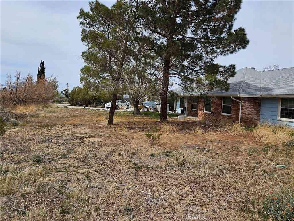 Homes For Sale - 11175 Tyee Road<br/> Apple Valley, CA 92308