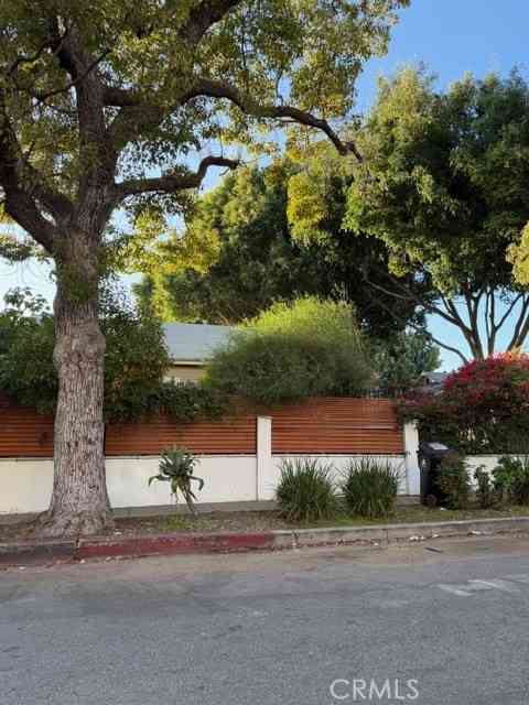 Homes For Sale - 1537 N Serrano Avenue N<br/> Los Angeles, CA 90027