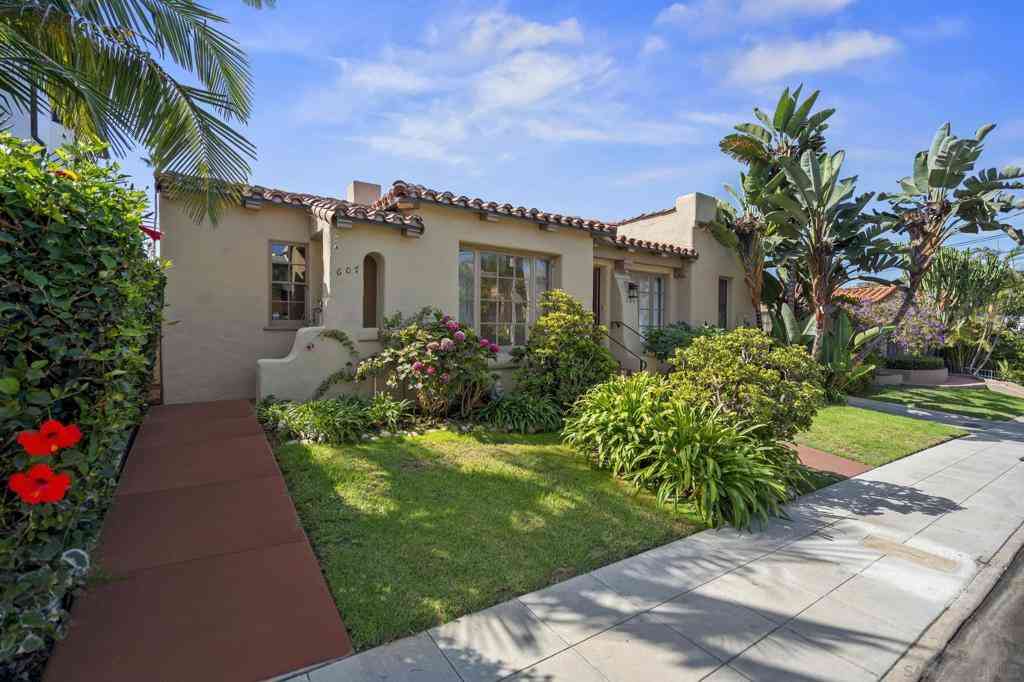Condo For Sale - 607 Arenas<br/> La Jolla, CA 92037