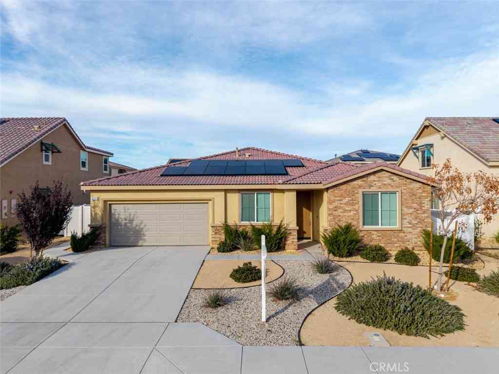 Homes For Sale - 2107 Helconia Court<br/> Palmdale, CA 93551
