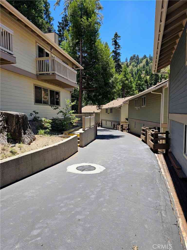 Condo For Sale - 305 Canyon Crest<br/> Lake Arrowhead, CA 92352