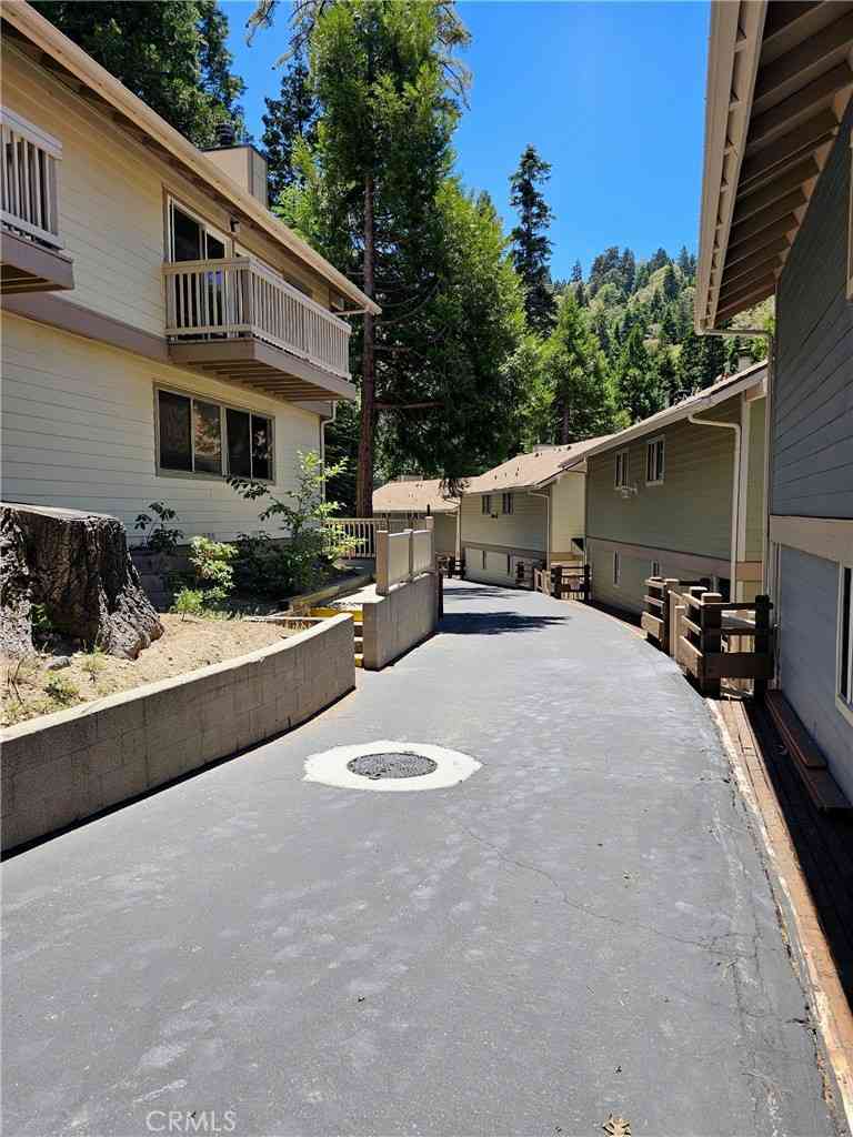Condo For Sale - 310 Canyon Crest<br/> Lake Arrowhead, CA 92352