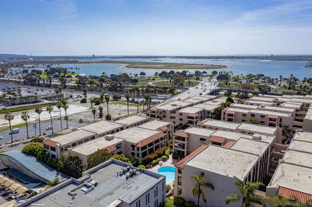 Condo For Sale - 2540 Clairemont Dr #307<br/> San Diego, CA 92117