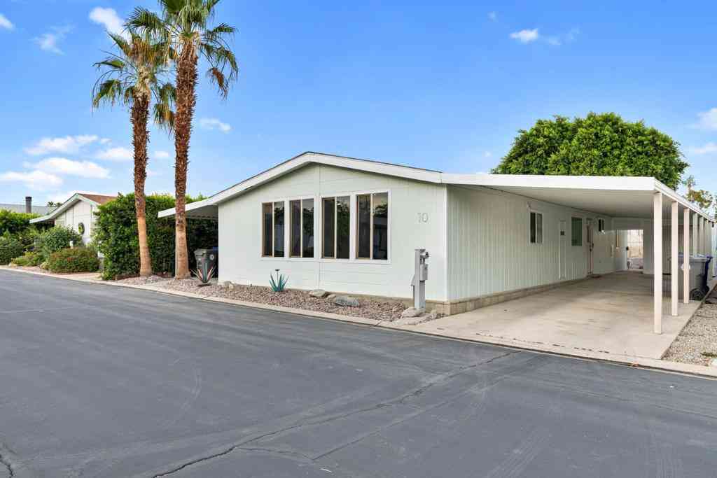 Mobile Home For Sale - 73450 Country Club Drive #10<br/> Palm Desert, CA 92260