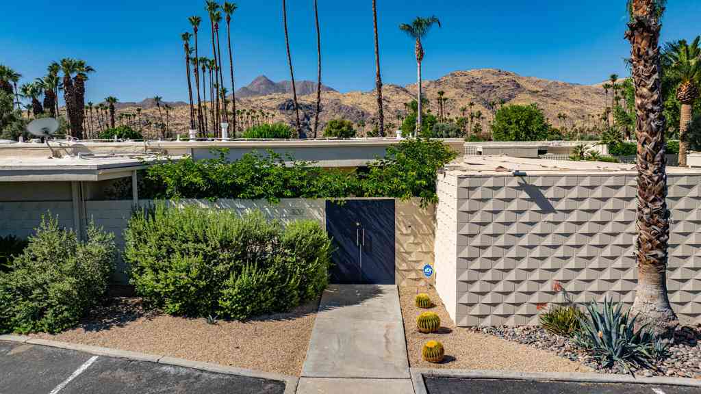 Condo For Rent - 320 Desert Lakes Drive<br/> Palm Springs, CA 92264