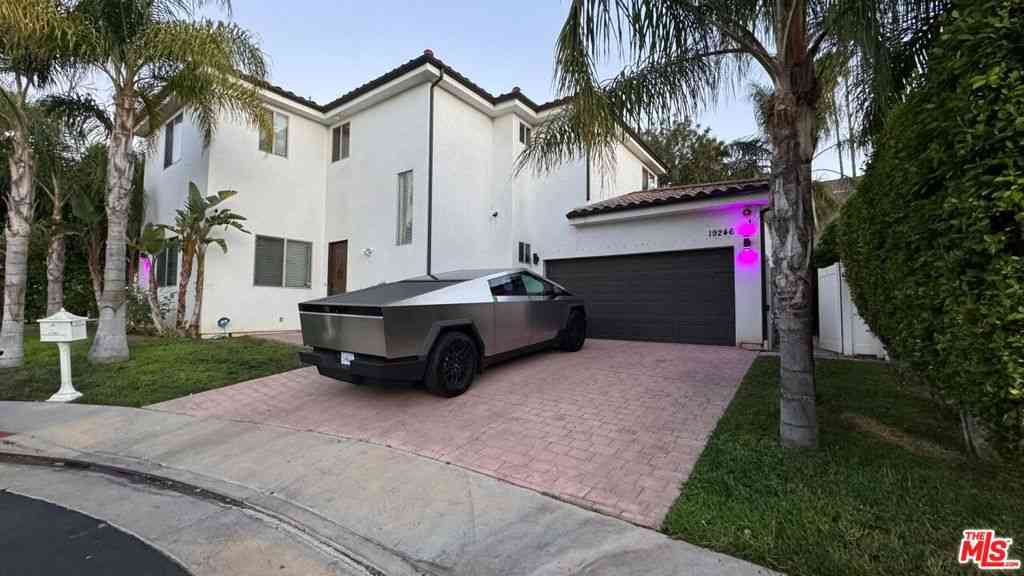 Homes For Rent - 19246 Liam Lane<br/> Tarzana, CA 91356