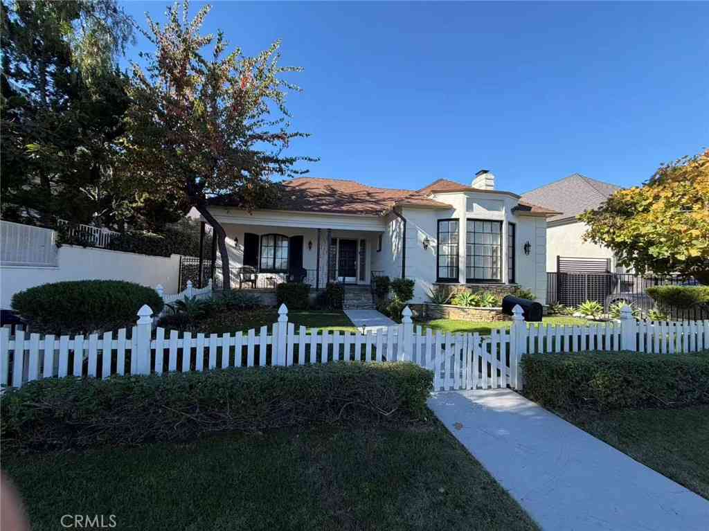 Homes For Rent - 113 N Doheny<br/> Beverly Hills, CA 90211