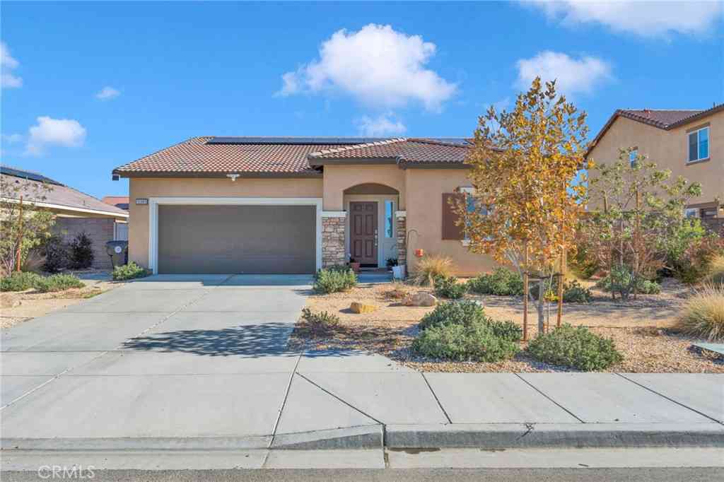 Homes For Sale - 15389 Diamond<br/> Victorville, CA 92394