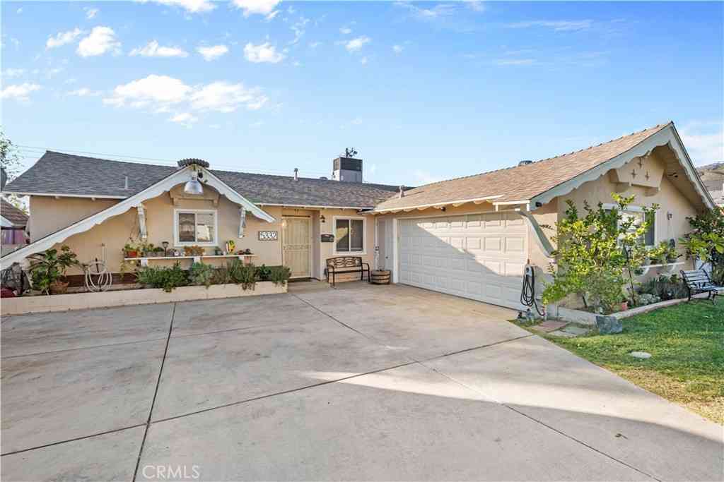 Homes For Sale - 5332 Elm Avenue<br/> San Bernardino, CA 92404