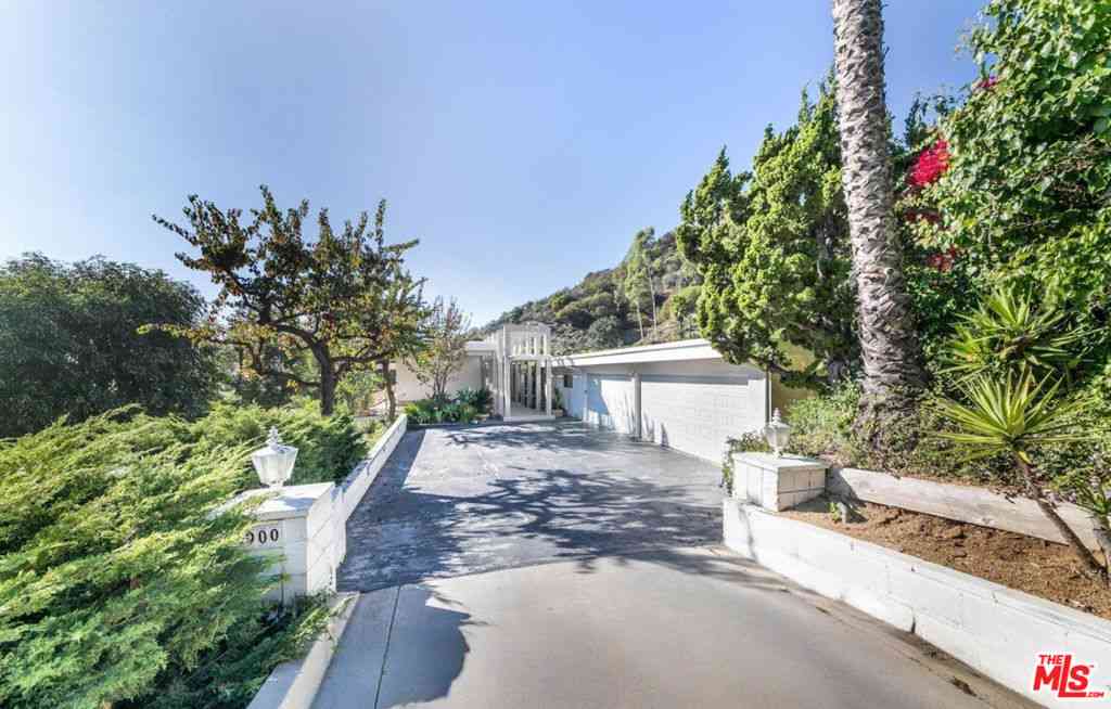 Homes For Rent - 8900 Alto Cedro Drive<br/> Beverly Hills, CA 90210