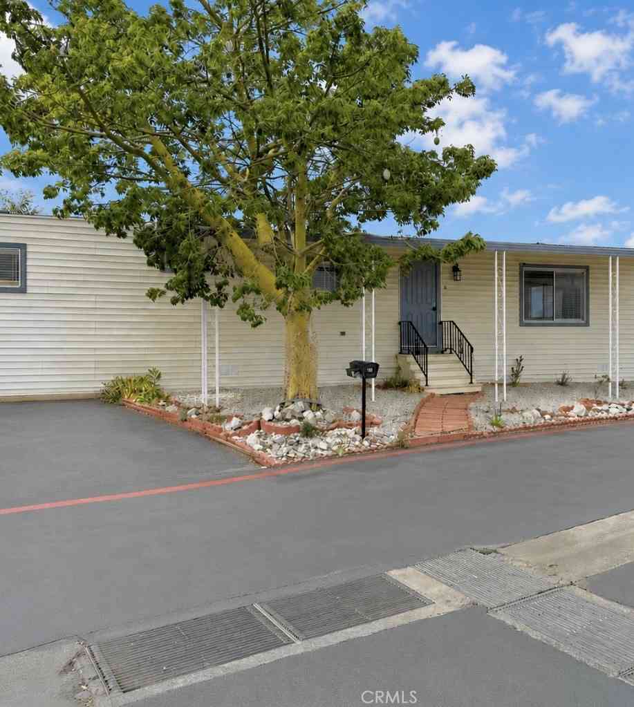 Mobile Home For Sale - 27361 Sierra Highway #198<br/> Canyon Country, CA 91351