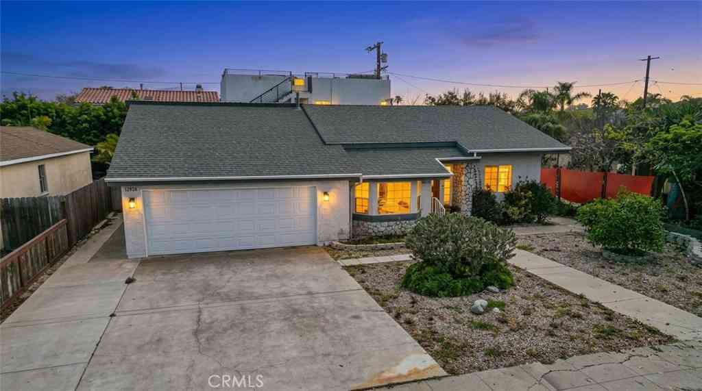Homes For Sale - 12930 Gilmore Avenue<br/> Los Angeles, CA 90066
