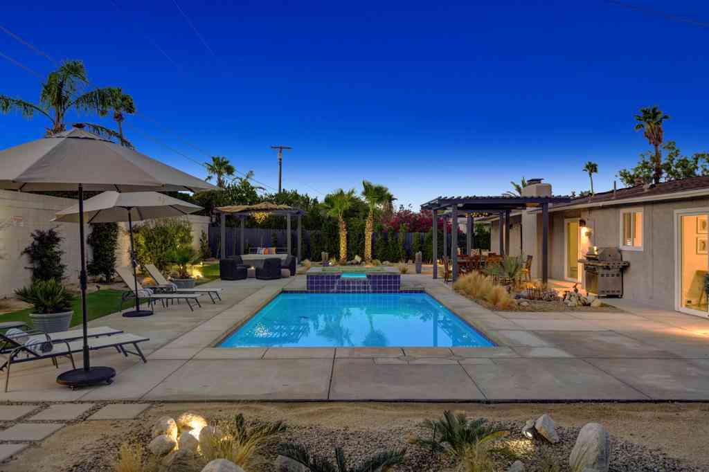 Homes For Sale - 3059 N Biskra Road<br/> Palm Springs, CA 92262