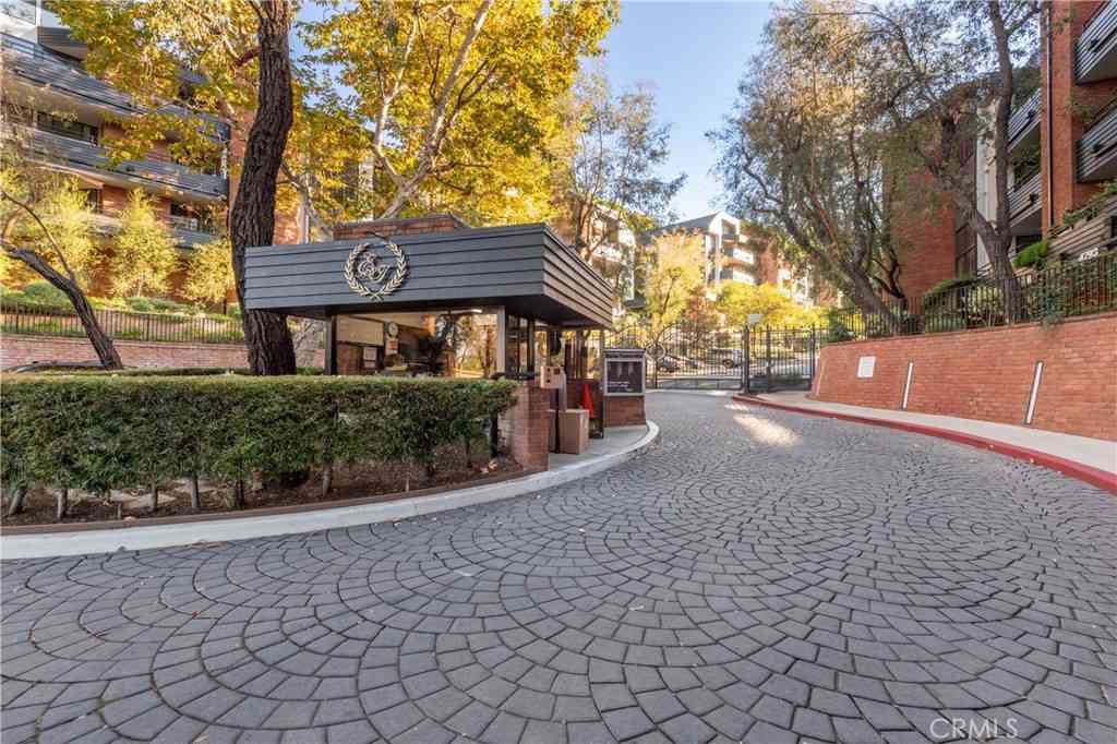 Condo For Sale - 4774 Park Encino #206<br/> Encino, CA 91436