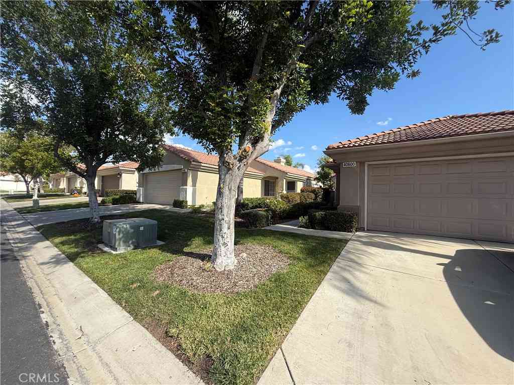 Homes For Sale - 40600 Corte Albara<br/> Murrieta, CA 92562