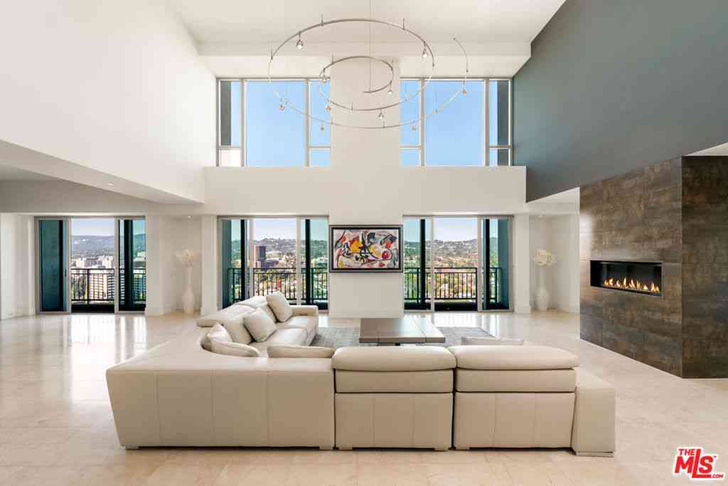 Condo For Sale - 10727 Wilshire Boulevard #PH2<br/> Los Angeles, CA 90024
