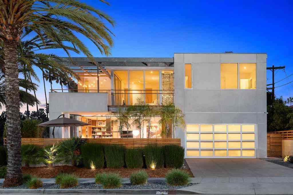 Homes For Rent - 8001 Calle De La Plata<br/> La Jolla, CA 92037