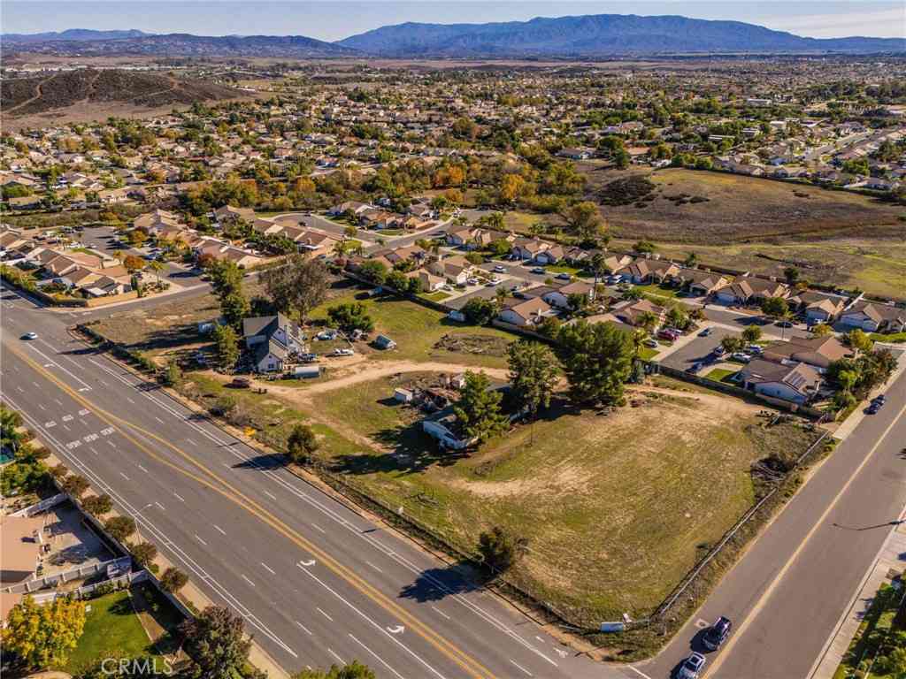 Homes For Sale - 36562 Van Gaale<br/> Winchester, CA 92596