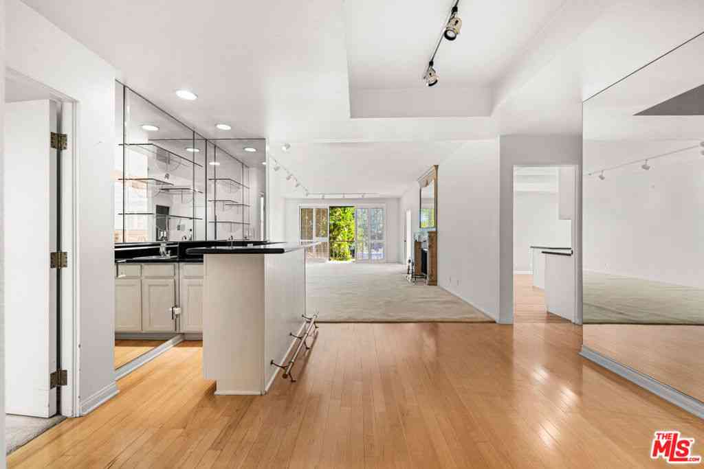 Condo For Sale - 4454 Ventura Canyon Avenue #103<br/> Sherman Oaks, CA 91423