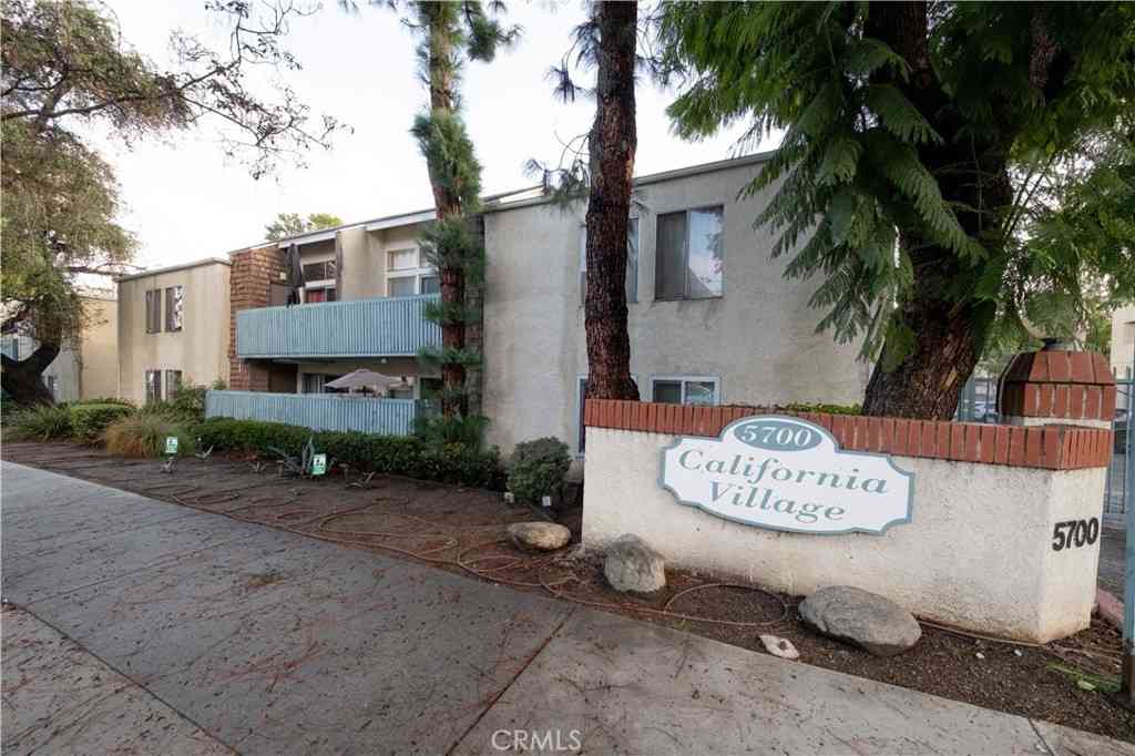 Condo For Sale - 5700 Etiwanda Avenue #149<br/> Tarzana, CA 91356