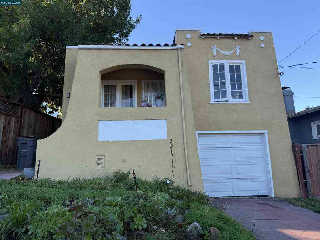 Homes For Sale - 4475 Redding St<br/> Oakland, CA 94619