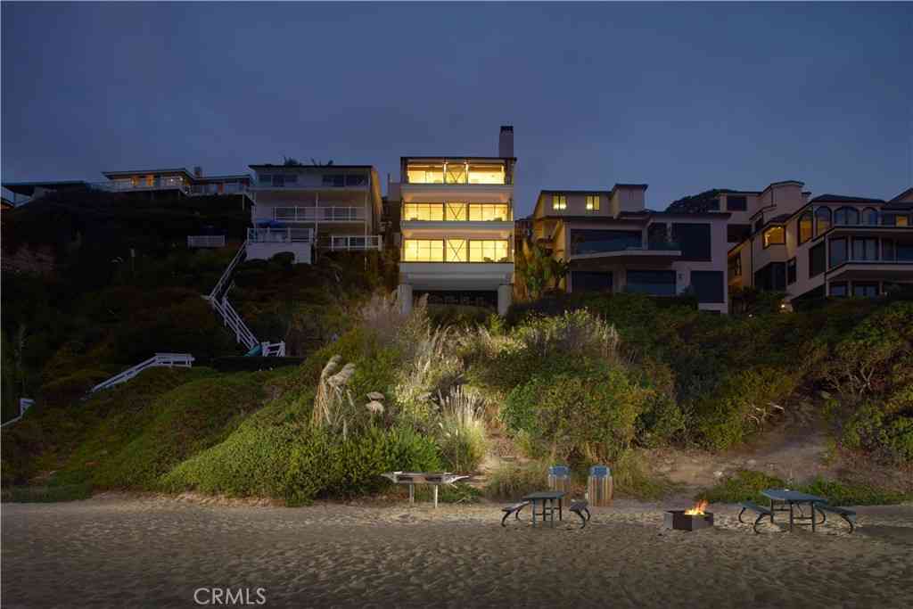 Homes For Sale - 33 Bay Drive<br/> Orange County, Laguna Beach, CA 92651