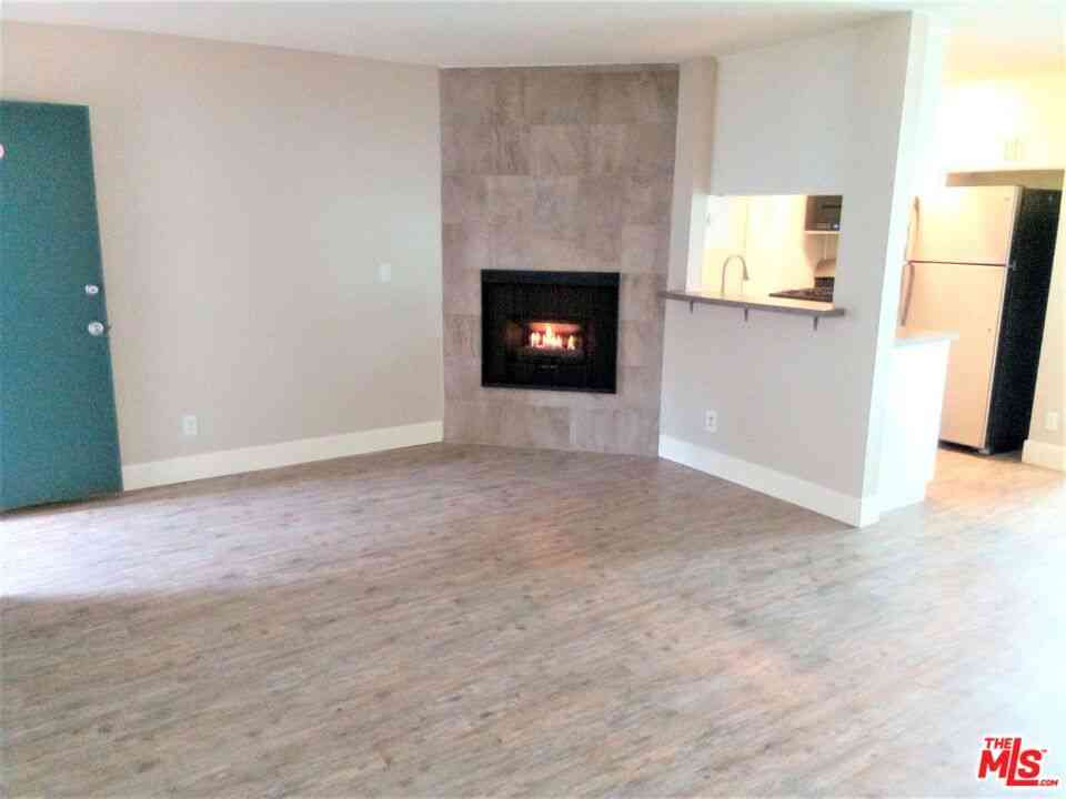 Condo For Rent - 11230 Camarillo Street #101<br/> North Hollywood, CA 91602