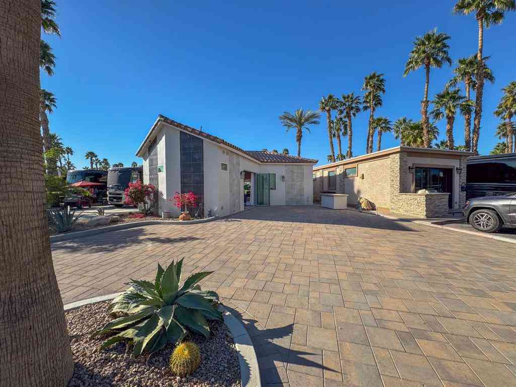 Mobile Home For Sale - 80394 Avenue 48 #292<br/> Indio, CA 92201
