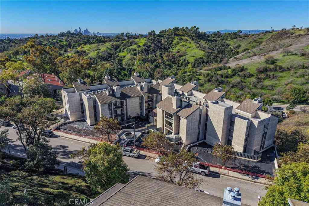 Condo For Sale - 4239 Via Arbolada #303<br/> Los Angeles, CA 90042