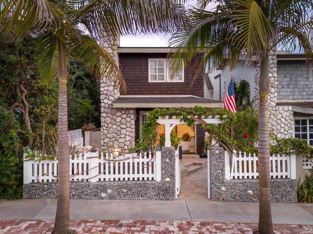 Homes For Rent - 335 Gravilla Street<br/> La Jolla, CA 92037