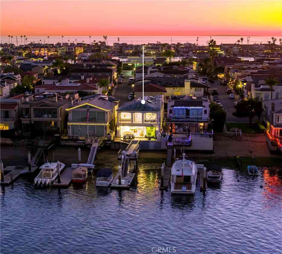 Homes For Sale - 704 Via Lido Nord<br/> Newport Beach, CA 92663