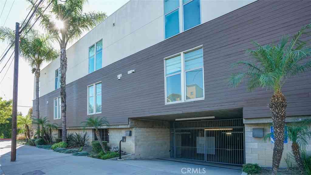 Condo For Sale - 4705 Whitsett #106<br/> Studio City, CA 91604