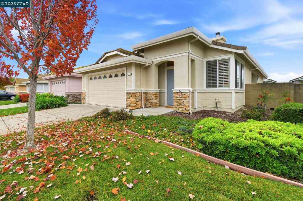Homes For Sale - 443 Mandarin Cir<br/> Solano County, Vacaville, CA 95687