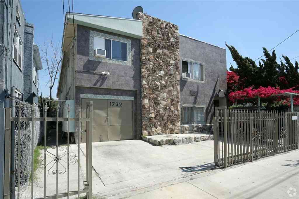 Homes For Sale - 1732 S New England<br/> Los Angeles, CA 90006